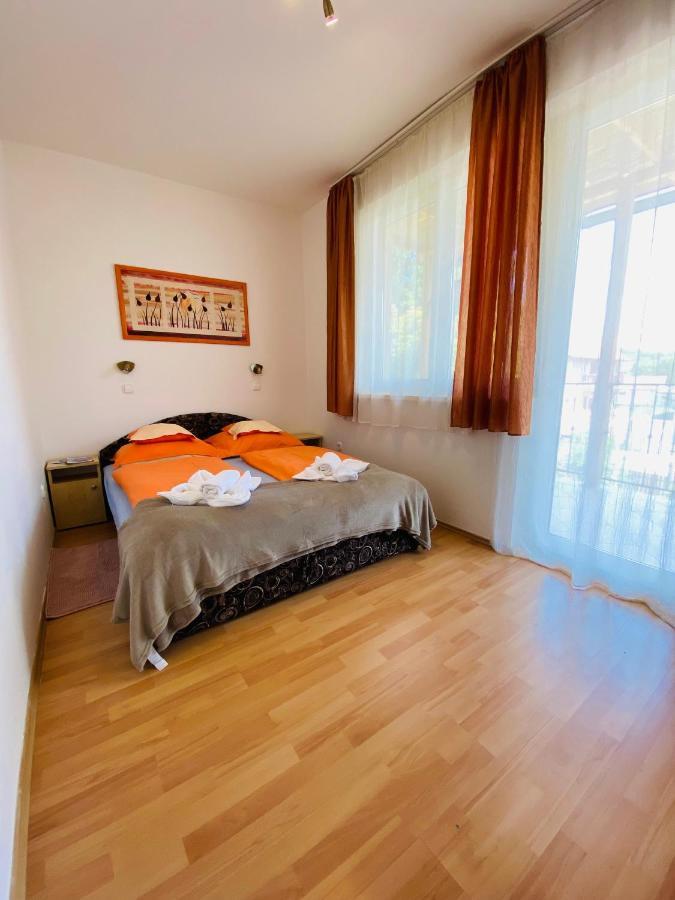 Gabi Lux Apartman Apartment Hajduszoboszlo Exterior photo