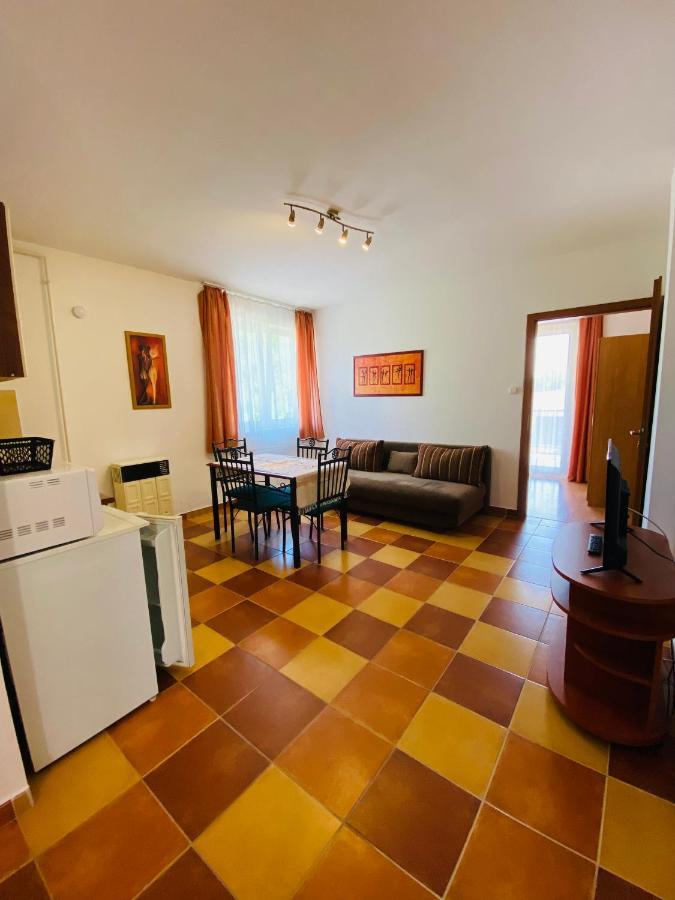 Gabi Lux Apartman Apartment Hajduszoboszlo Exterior photo